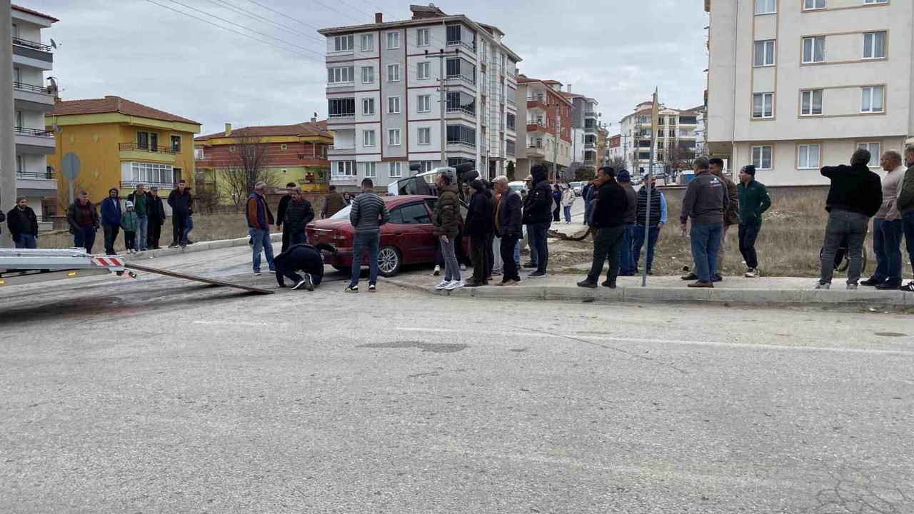 Çorum’da minibüs ile otomobil çarpıştı: 5 yaralı
