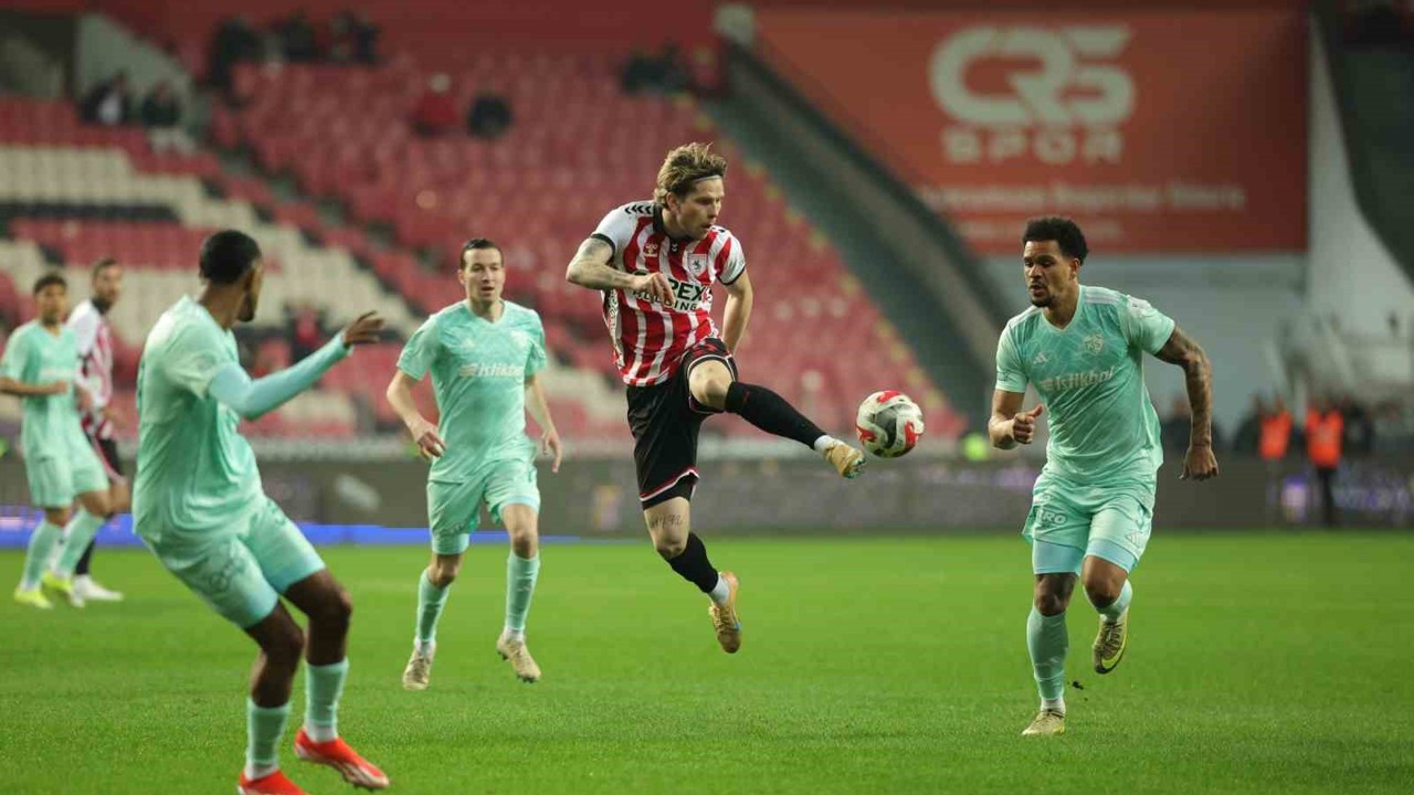 Trendyol Süper Lig: Samsunspor: 1 - Kayserispor: 0 (İlk yarı)
