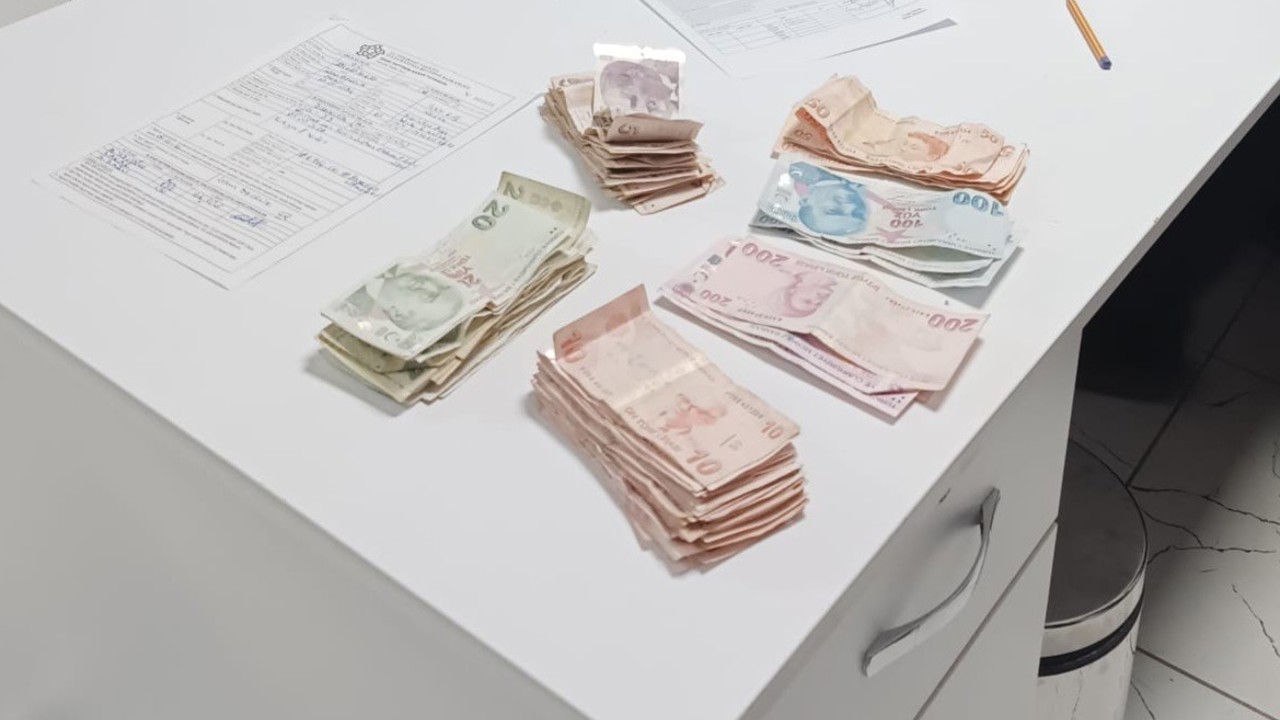 Cuma çıkışı dilencilere zabıta baskını: Üzerlerinden binlerce lira çıktı
