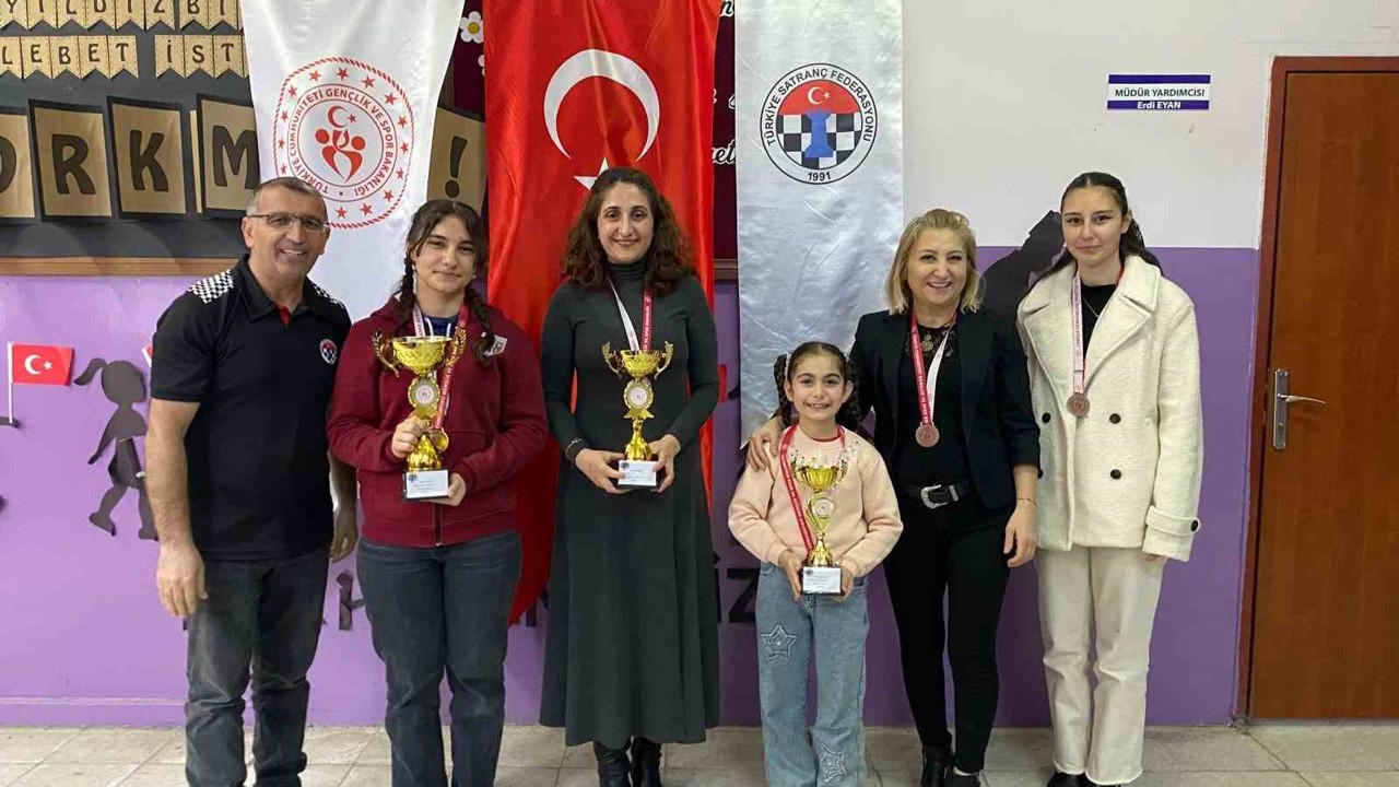 Kars’ta "Kadınlar Satranç İl Birinciliği Turnuvası" tamamlandı
