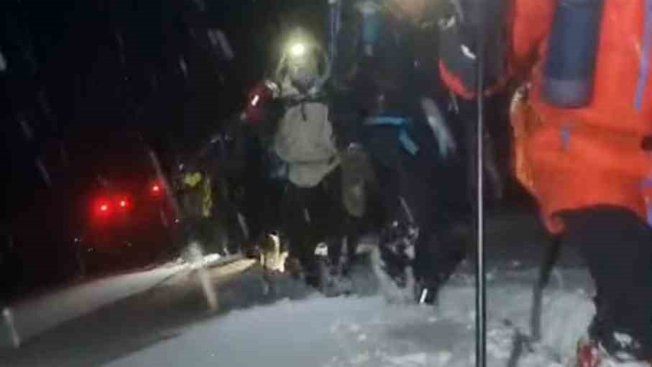 Ağrı Dağı’nda zirve tırmanışı yarıda kaldı
