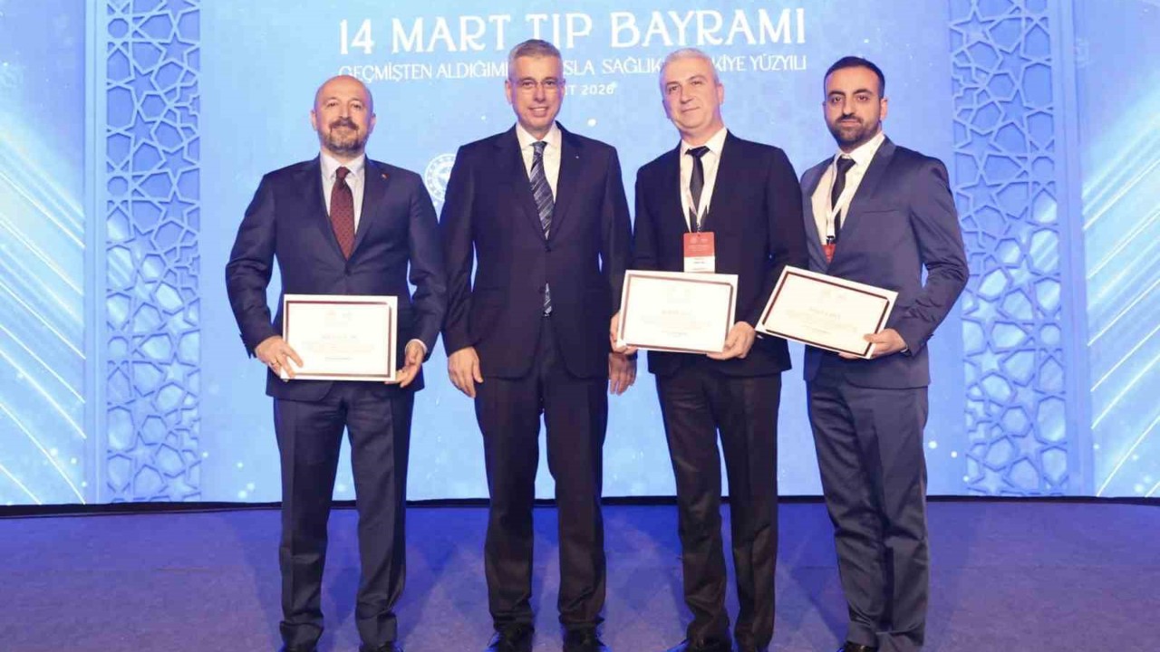 Adanalı sağlıkçılara "Yılın Hekimi" ve "Yılın Sağlık Çalışanı" ödülü
