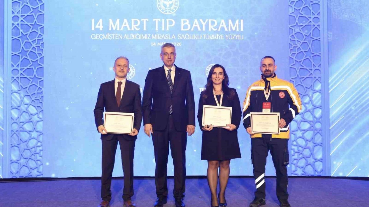 Düzceli sağlık çalışanlarına Bakandan teşekkür belgesi
