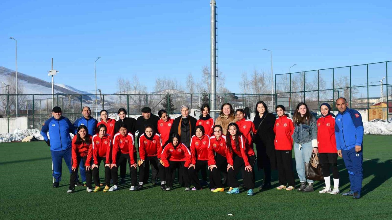 Ardahan Kura Kadın Futbol Takım’ının yeni başkanı Songül Çelik oldu
