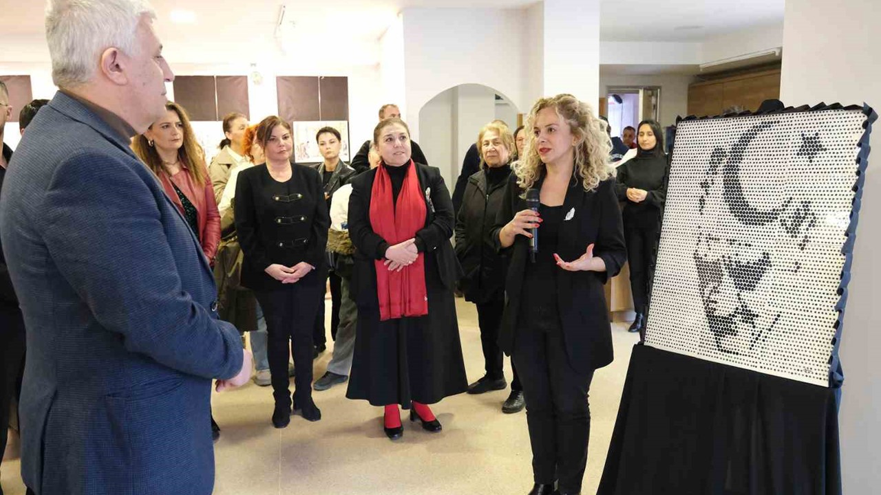 "Sessiz Çizgiler" Sergisi, Çanakkale ruhunu sanatla yaşatıyor
