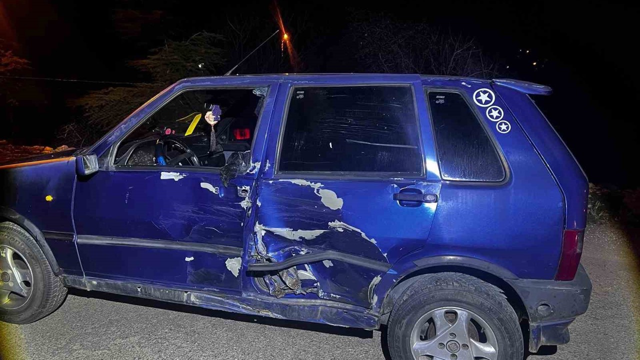 Otomobilin motosikletle çarpıştığı kazada 2 kişi yaralandı
