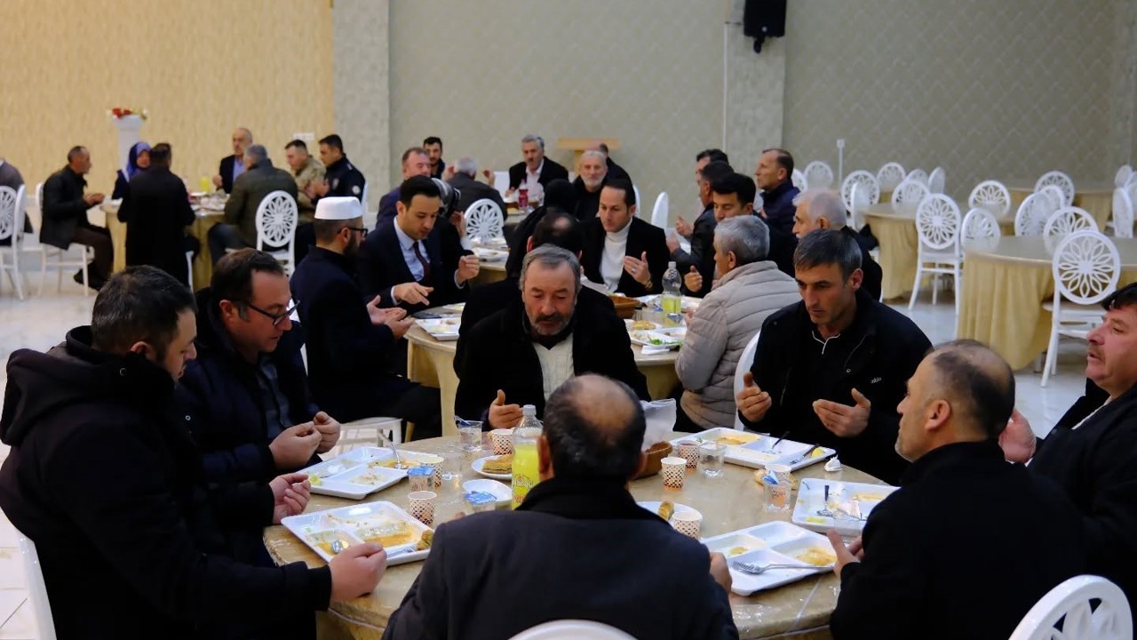 Demirözü’nde şehit aileleri ve gaziler onuruna iftar programı düzenlendi
