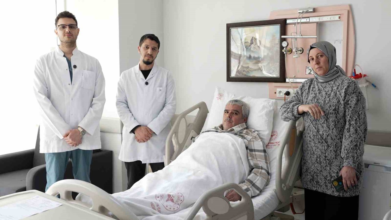 Malatya’da 20 santimetrelik kitle kapalı yöntemle çıkarıldı
