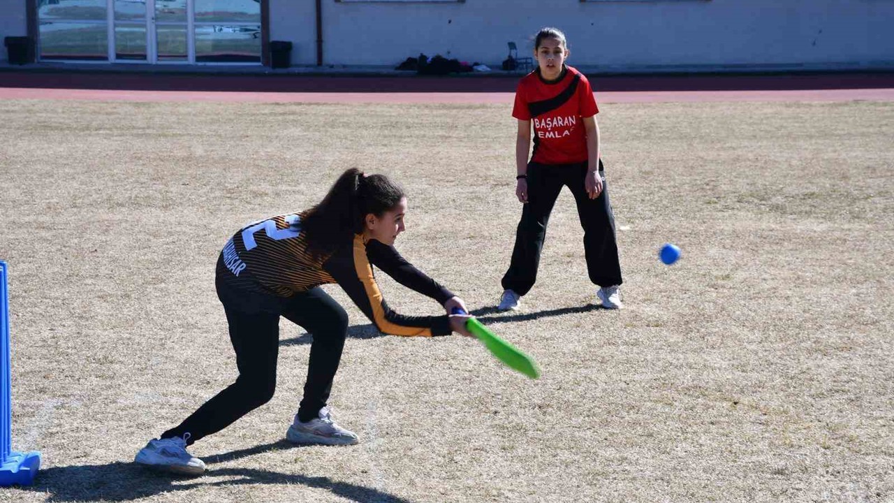 Küçük Kızlar Kriket Müsabakaları sona erdi
