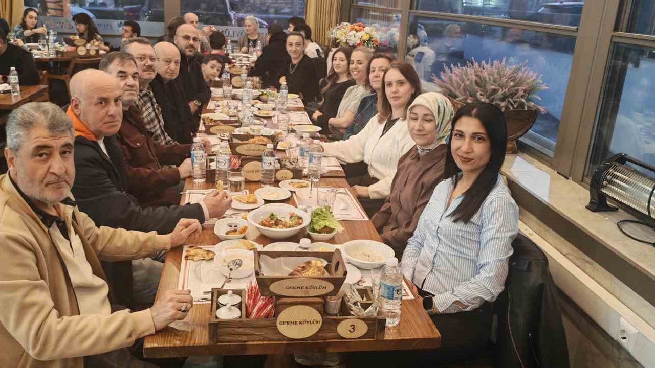 Eskişehir’de sürücü kursu öğretmen ve personeli geleneksel iftar yemeğinde buluştu
