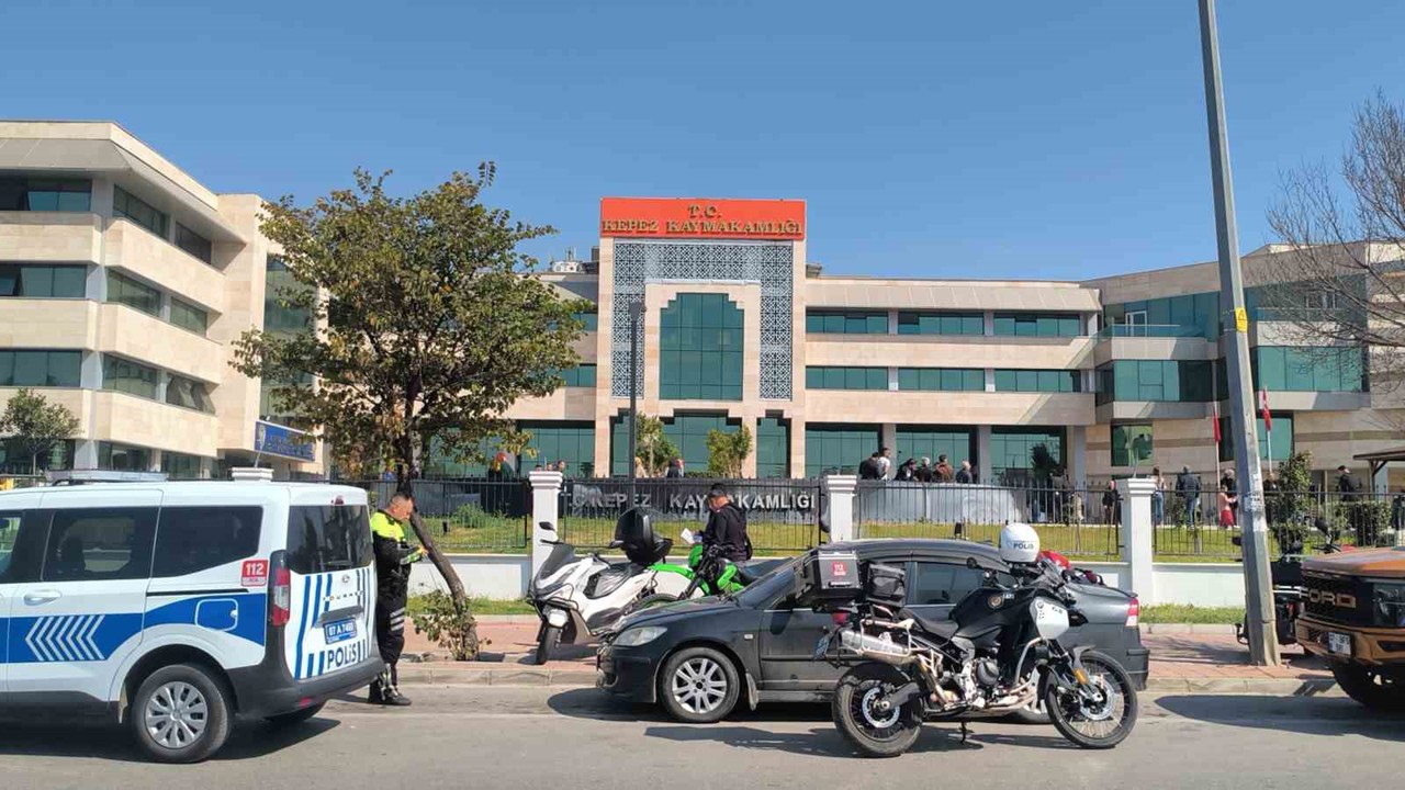 Antalya Kepez Kaymakamlığında silah sesleri duyuldu
