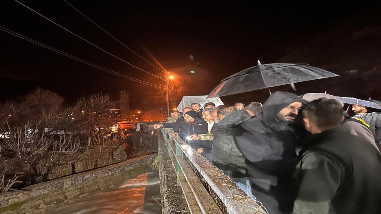 Şırnak Valisi Ekici sel bölgesinde: "Devletimiz tüm imkanlarıyla sahada"
