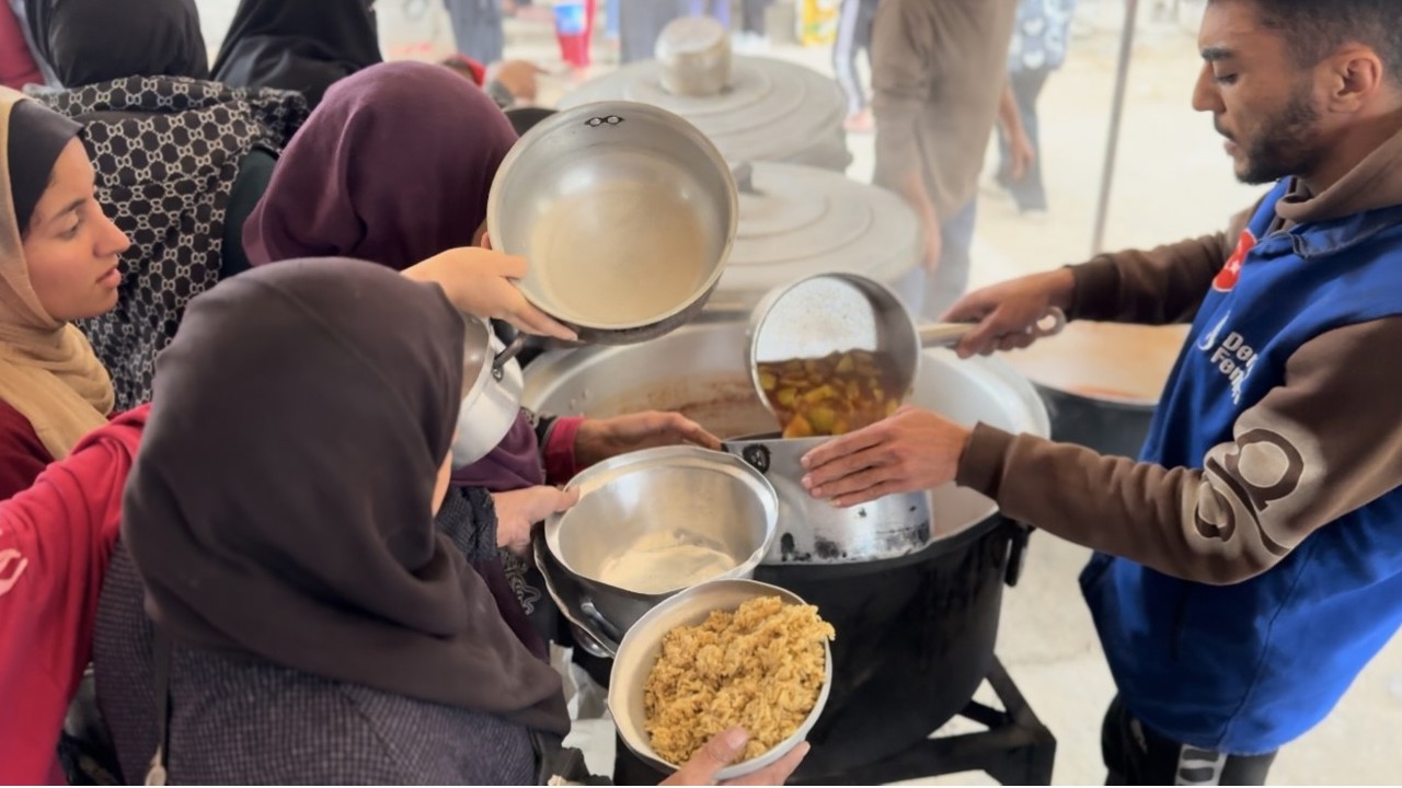 Bahçelievler’den Gazze’ye iyilik sofrası
