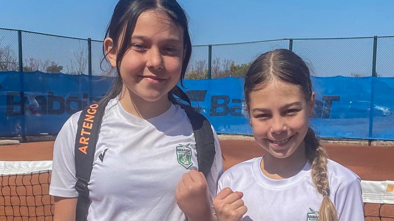 Manavgat Belediyesi Tenis Kulübü sporcularından derece
