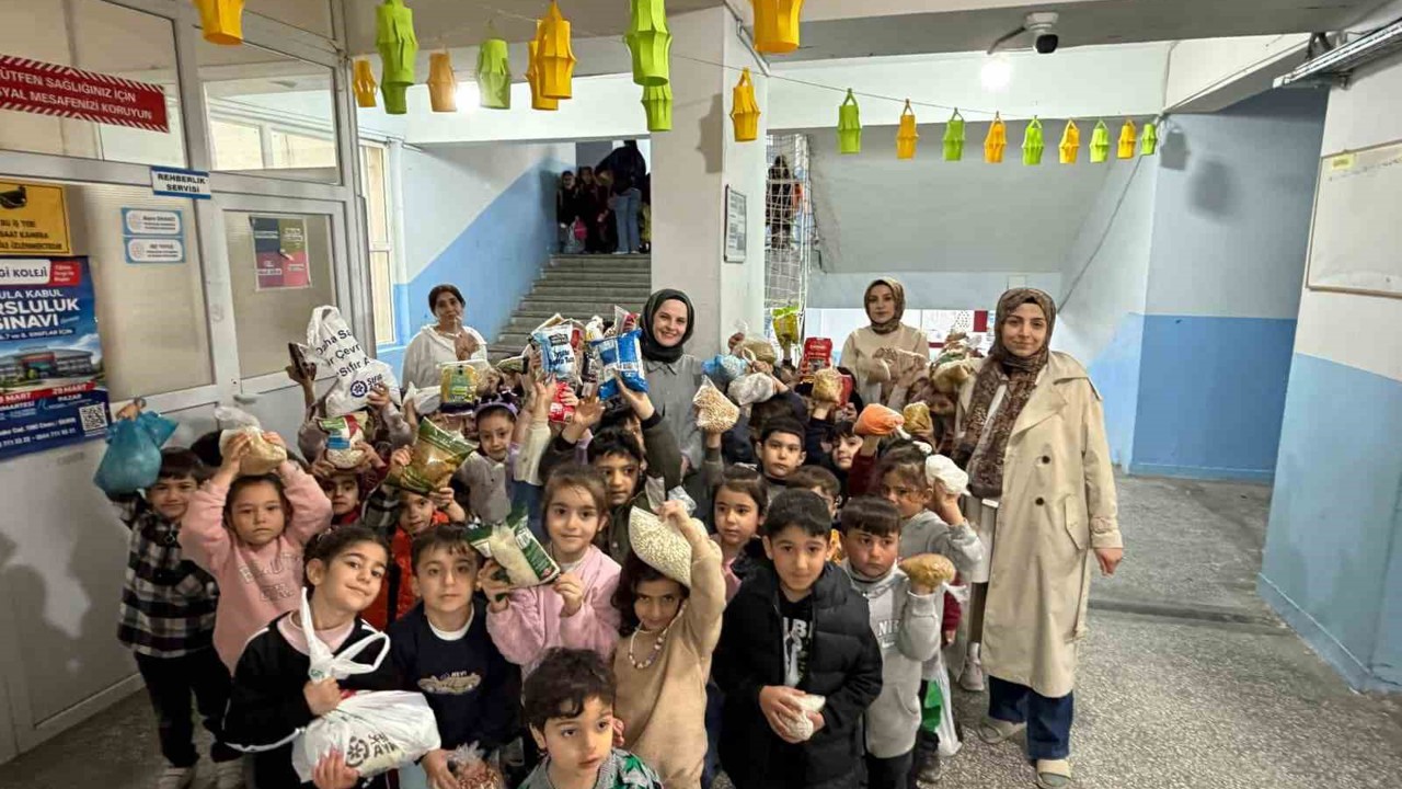 Diyarbakır’da minik öğrencilerden "Bir Avuç İyilik" Projesi
