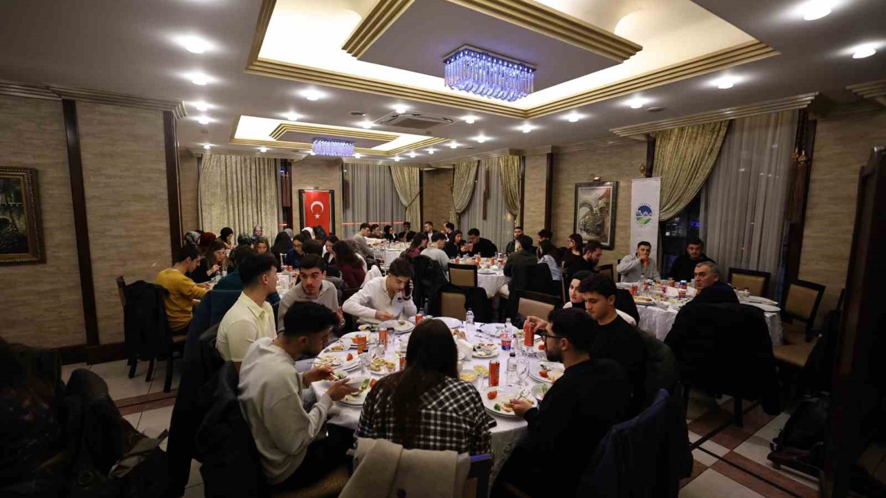 Sakarya’da protokol ve sağlık camiası iftarda buluştu
