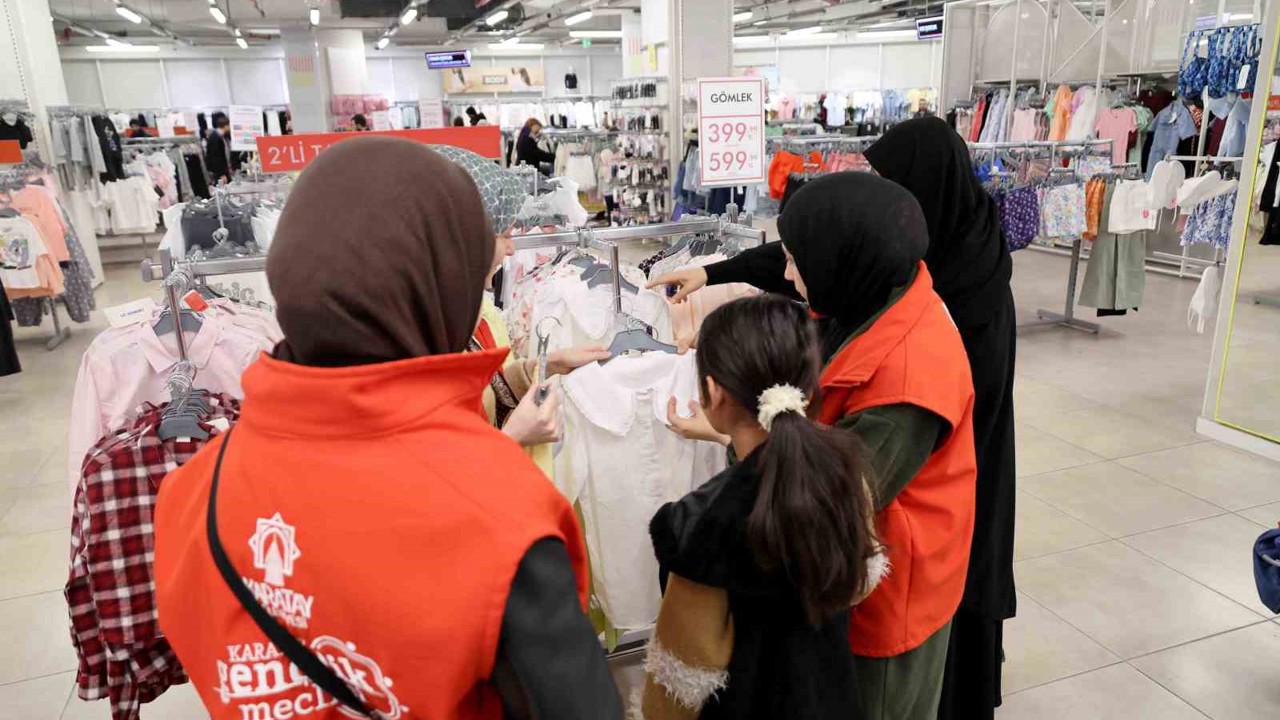 Karatay Gençlik Meclisi gönüllülerinden çocuklara bayram sürprizi

