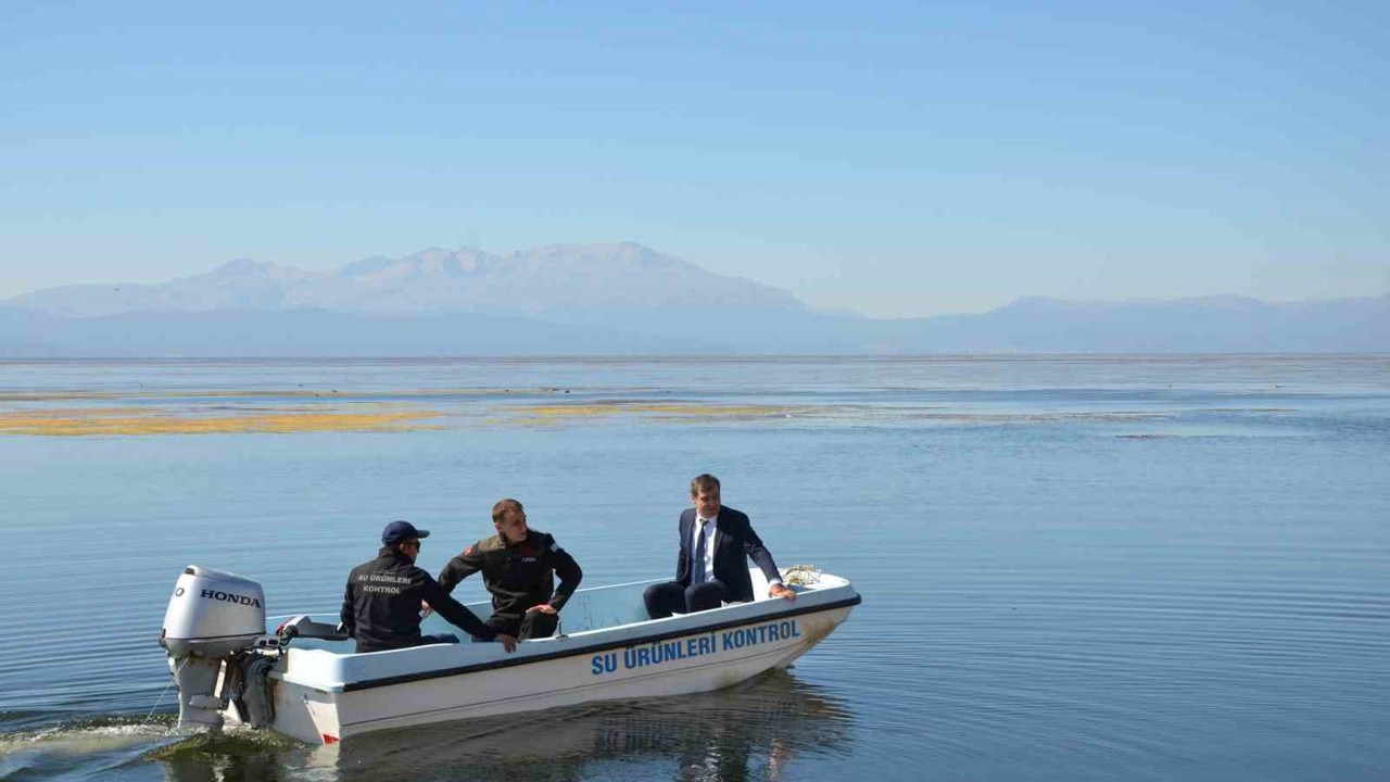 Beyşehir’de av yasağı sürerken balık tezgahlarında süre şartı
