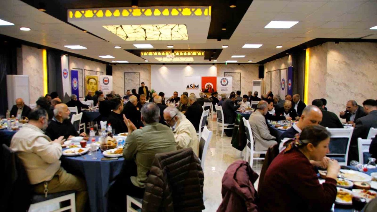 Adana’da sivil toplum ve eğitim camiası iftarda buluştu
