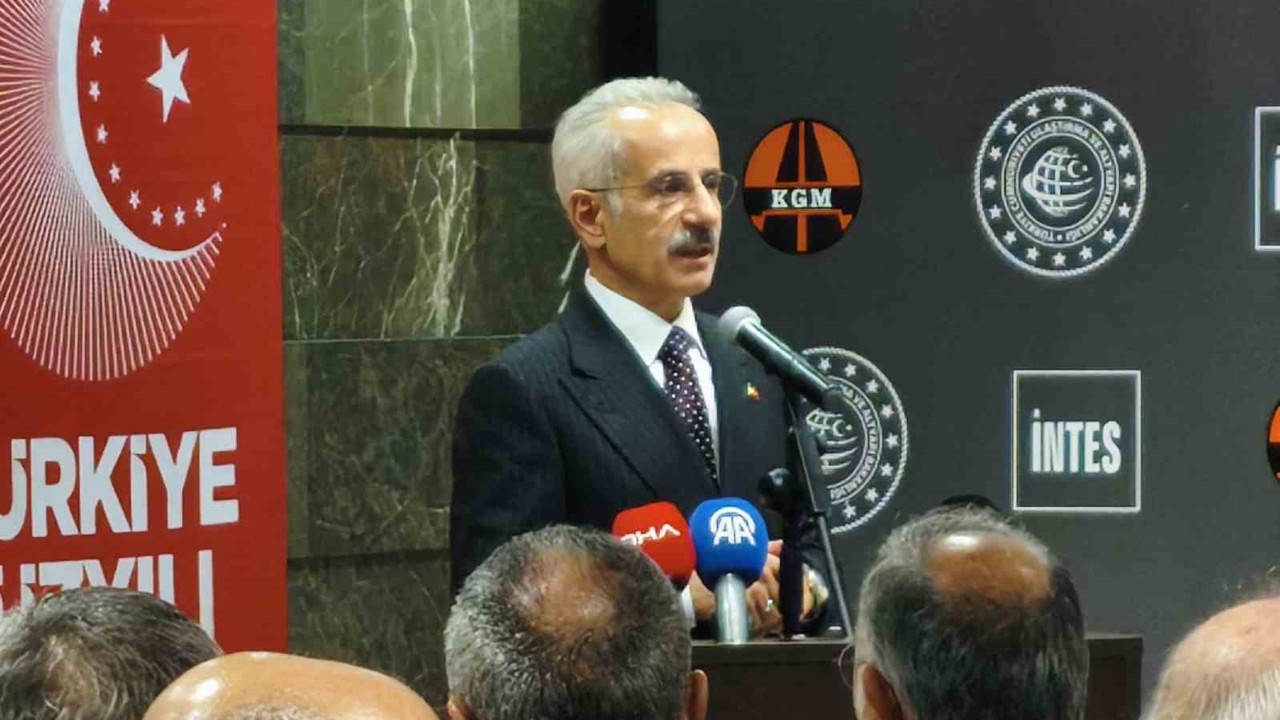 Bakan Uraloğlu: "Hedefimiz 14 bin kilometre olan demiryolu ağımızı 2028 yılında 17 bin 300 kilometrelere çıkarmak"
