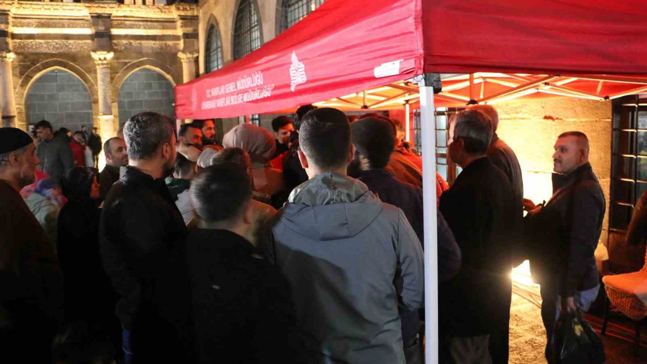 Diyarbakır Ulu Cami’de Kadir Gecesi idrak edildi
