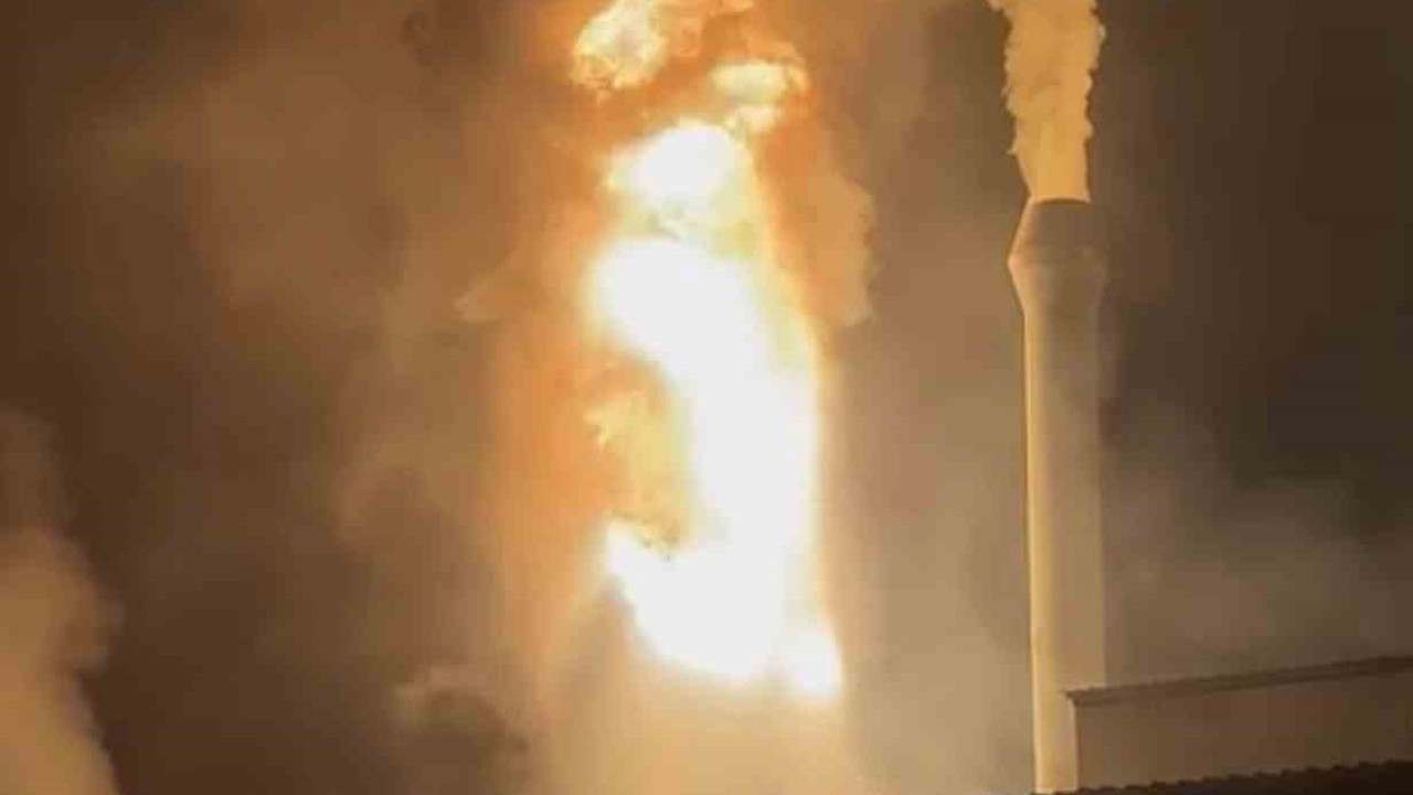 Yağ kazanı patlayan entegre tesisi alev alev yandı
