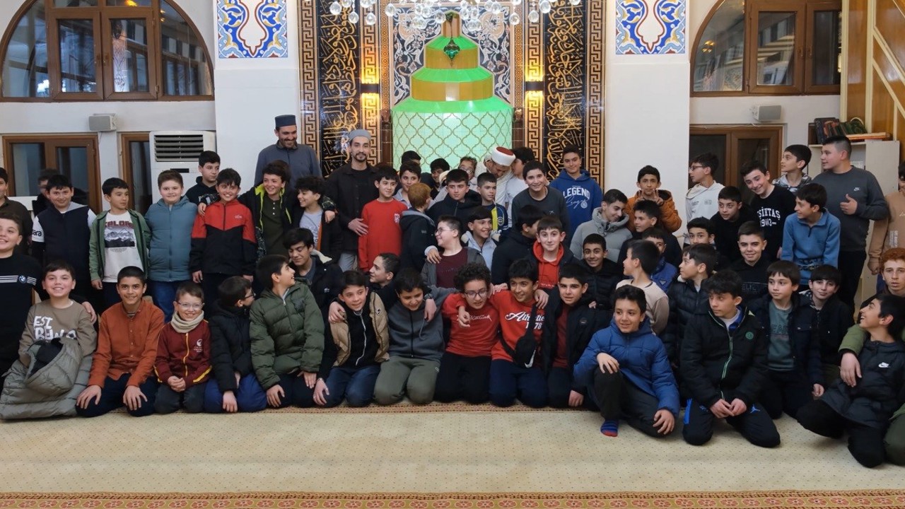 Teravih etkinlikleriyle öğrencilere manevi eğitim
