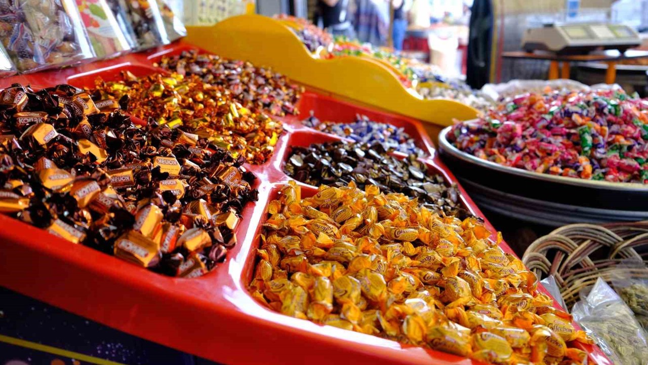 Bayram şekerleri tezgahları renklendirdi
