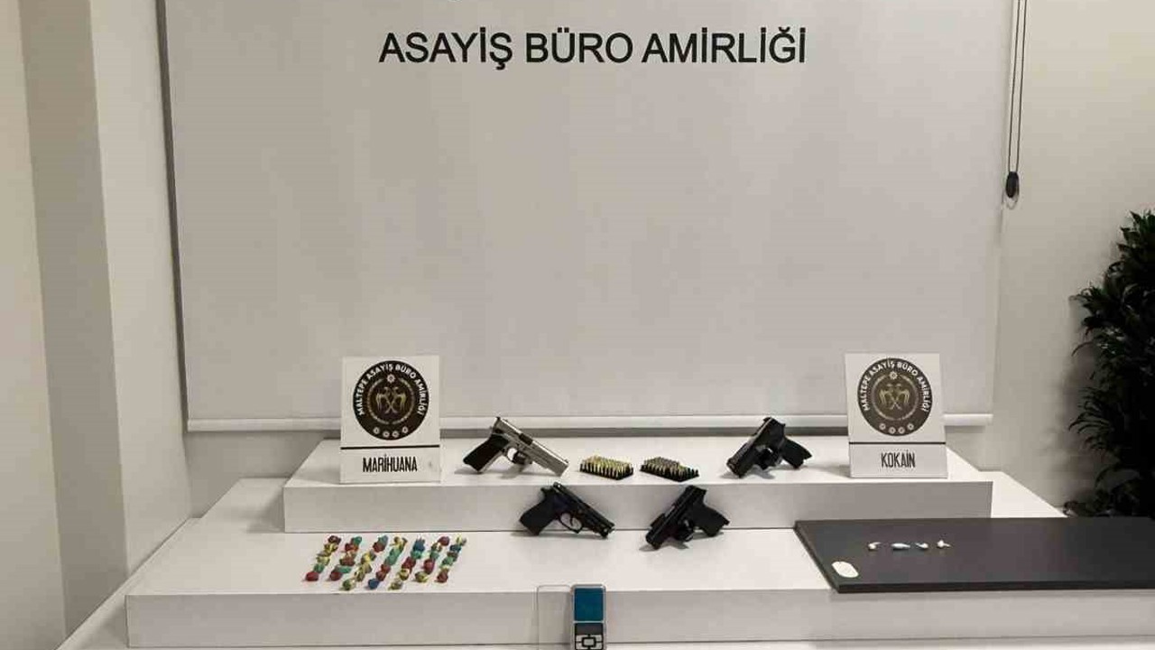 Maltepe’de uyuşturucu operasyonu: Manyetik kartlı zuladan yüklü miktarda para ve silah çıktı
