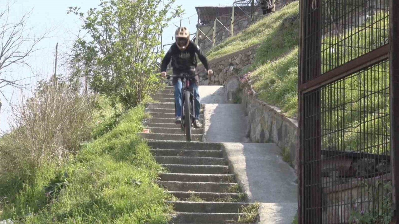 Adrenalin dolu anlar kask kamerasında...Bursalı genç Dünya Şampiyonası’na hazırlanıyor
