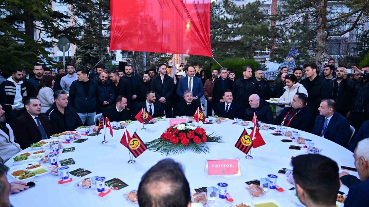 Eskişehir Taraftarlar Birliği Derneği tarafından iftar programı düzenlendi
