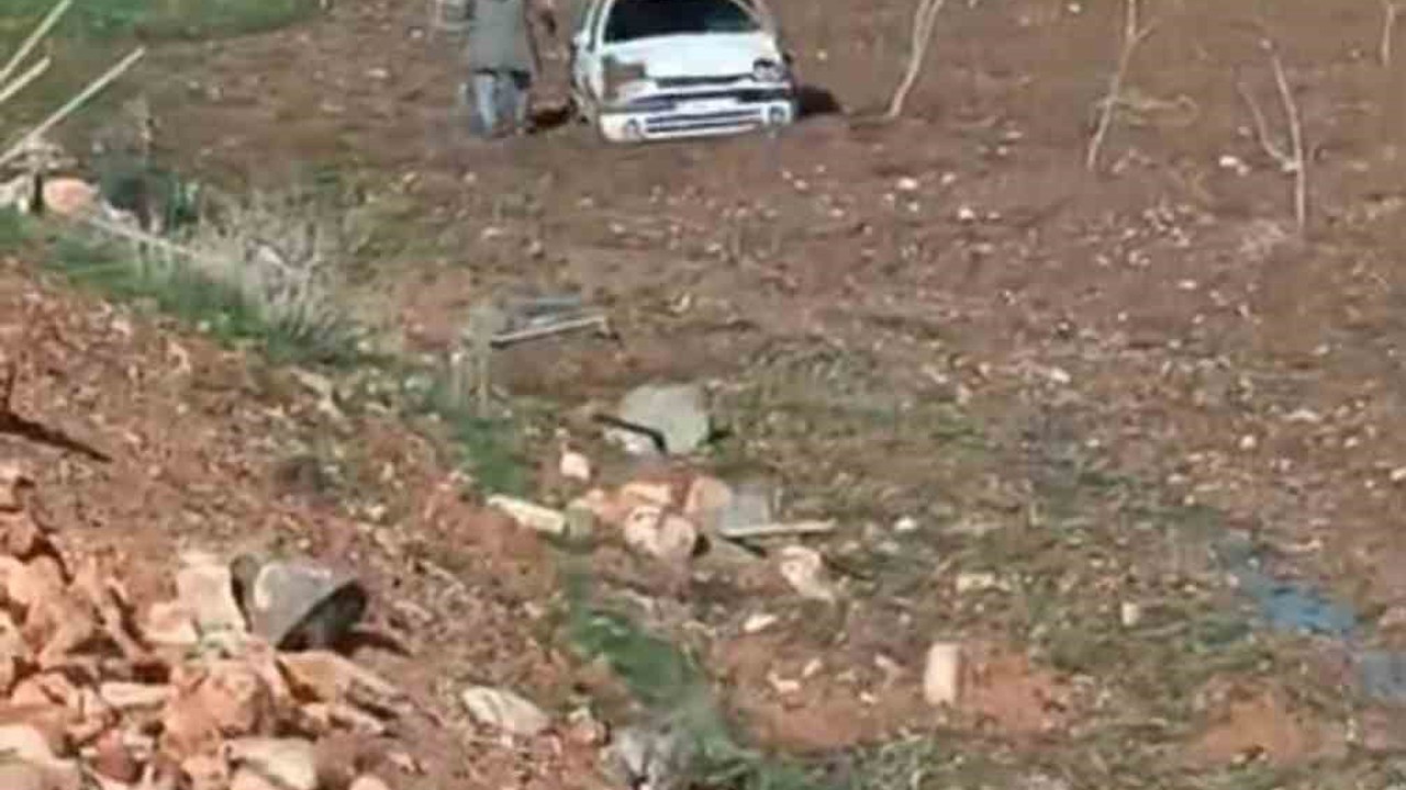 Kurtalan’da otomobil tarlaya uçtu: 1 yaralı
