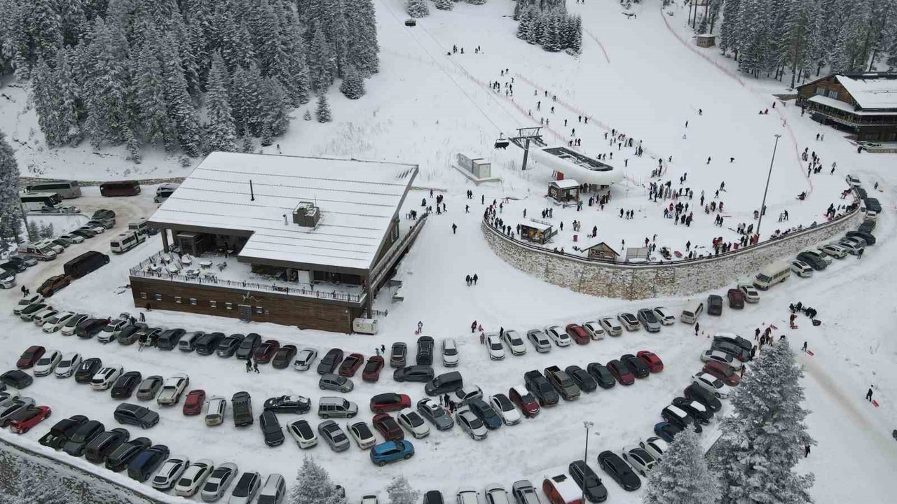 Batı Karadeniz’in en uzun pistine sahip Ilgaz Dağı, bayram tatilinde kayak severleri ağırlayacak
