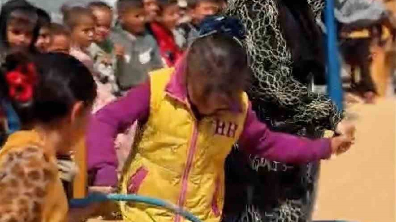 Pendik Belediyesi Gazze’de "Bayramlık Giydirme ve Çocuk Şenliği" düzenledi
