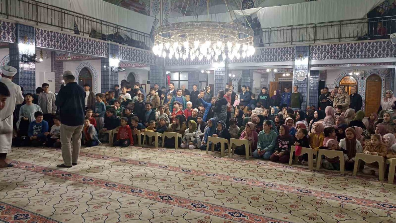 Kadir Gecesinde 271 çocukla anlamlı buluşma
