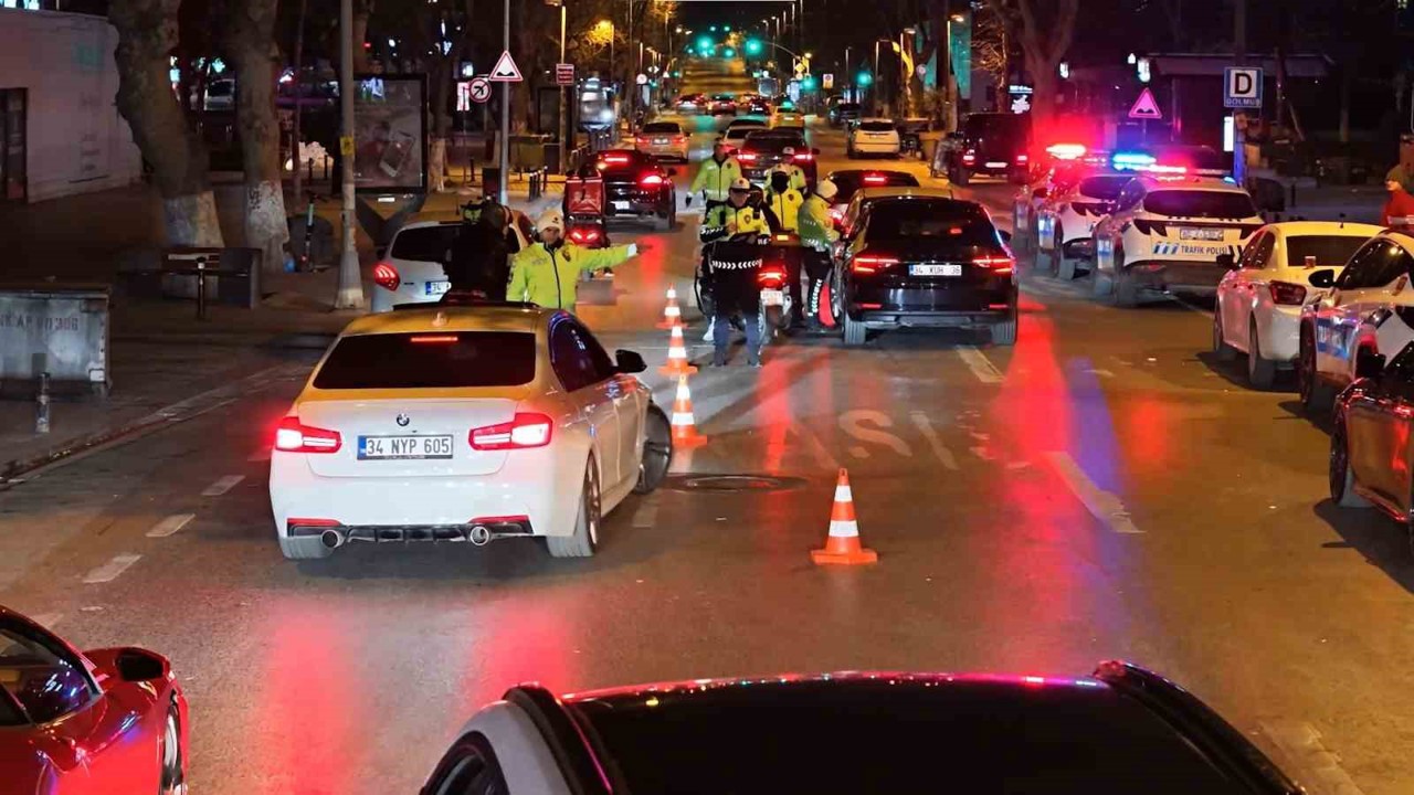 Kadıköy’de trafik ve asayiş denetimi: 2 milyon ceza, 80 araç trafikten men
