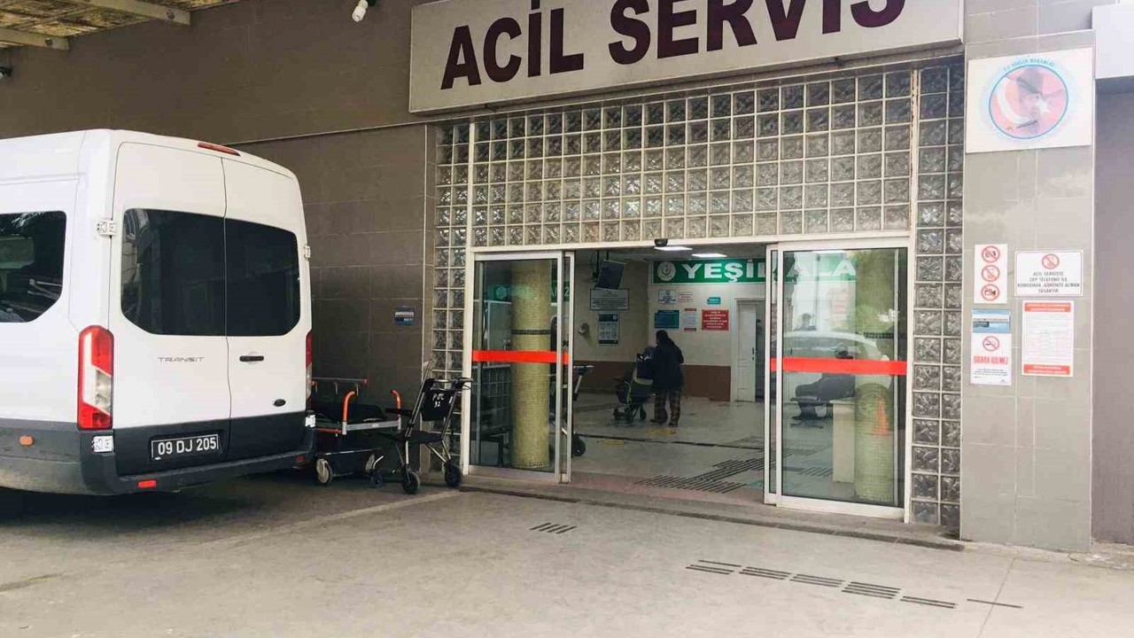 Elleri kelepçeli halde hastaneden kaçan şahıs güvenlik güçlerini alarma geçirdi
