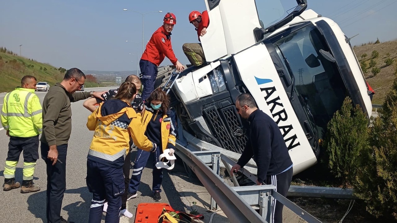 Susurluk’ta tek taraflı kazada sürücü yaralandı
