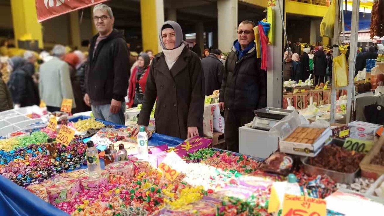 Devrek’te bayram şekerleri ve tatlıları görücüye çıktı
