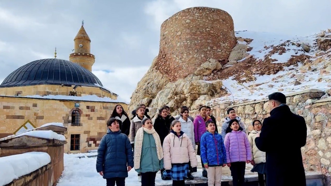 Tarihi İshak Paşa Sarayı ve Ağrı Dağı eteklerinde Ramazan ilahileri yankılandı
