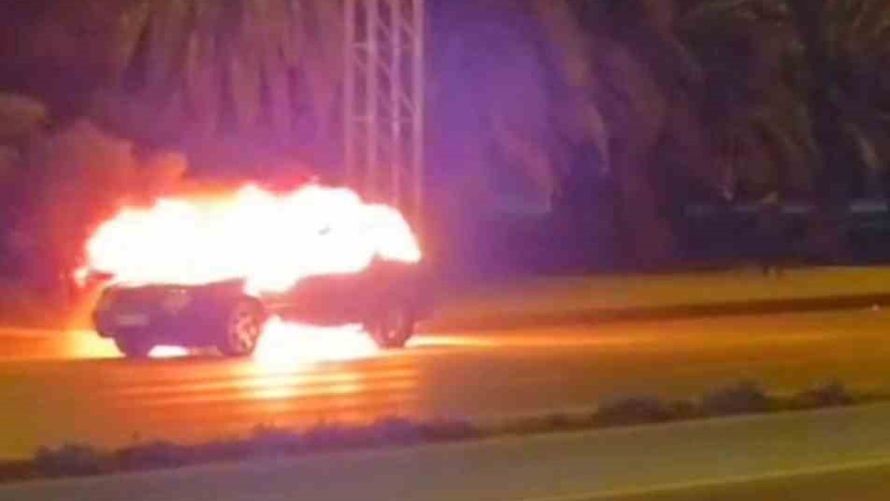 Kartal’da seyir halindeki araç alev alev yandı
