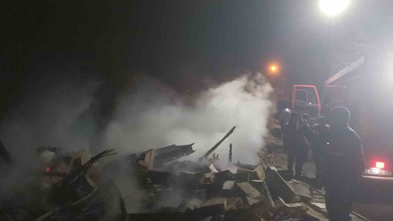 Bolu’da tek katlı ev küle döndü
