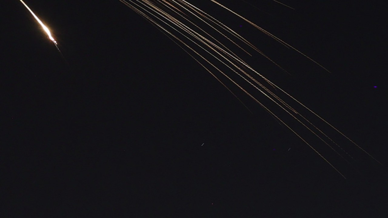 İran’dan İsrail’e yeni füze saldırıları: En az 2 kişi hayatını kaybetti
