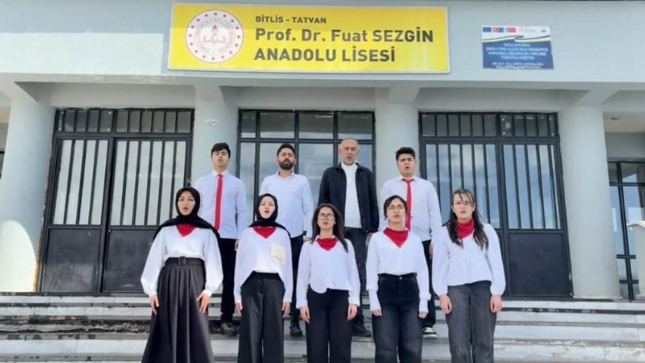 Öğretmen ve öğrencilerden anlamlı ’Çanakkale Zaferi’ klibi
