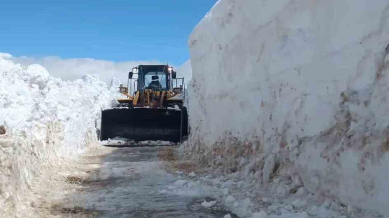 Hizan’da çığ ve kar engeli
