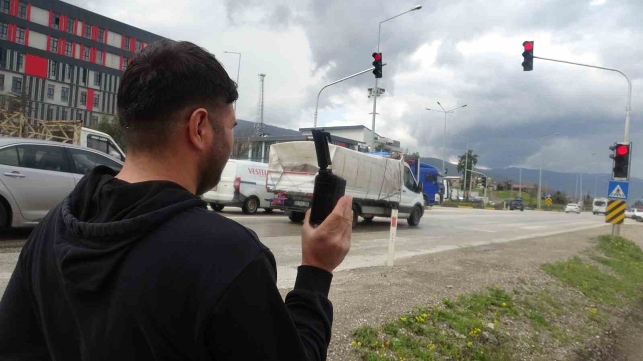 Bayram öncesi trafikte kırmızı ışık denetimi: Kural ihlali yapanlar kamerayla tespit edilip, telefonla arandı
