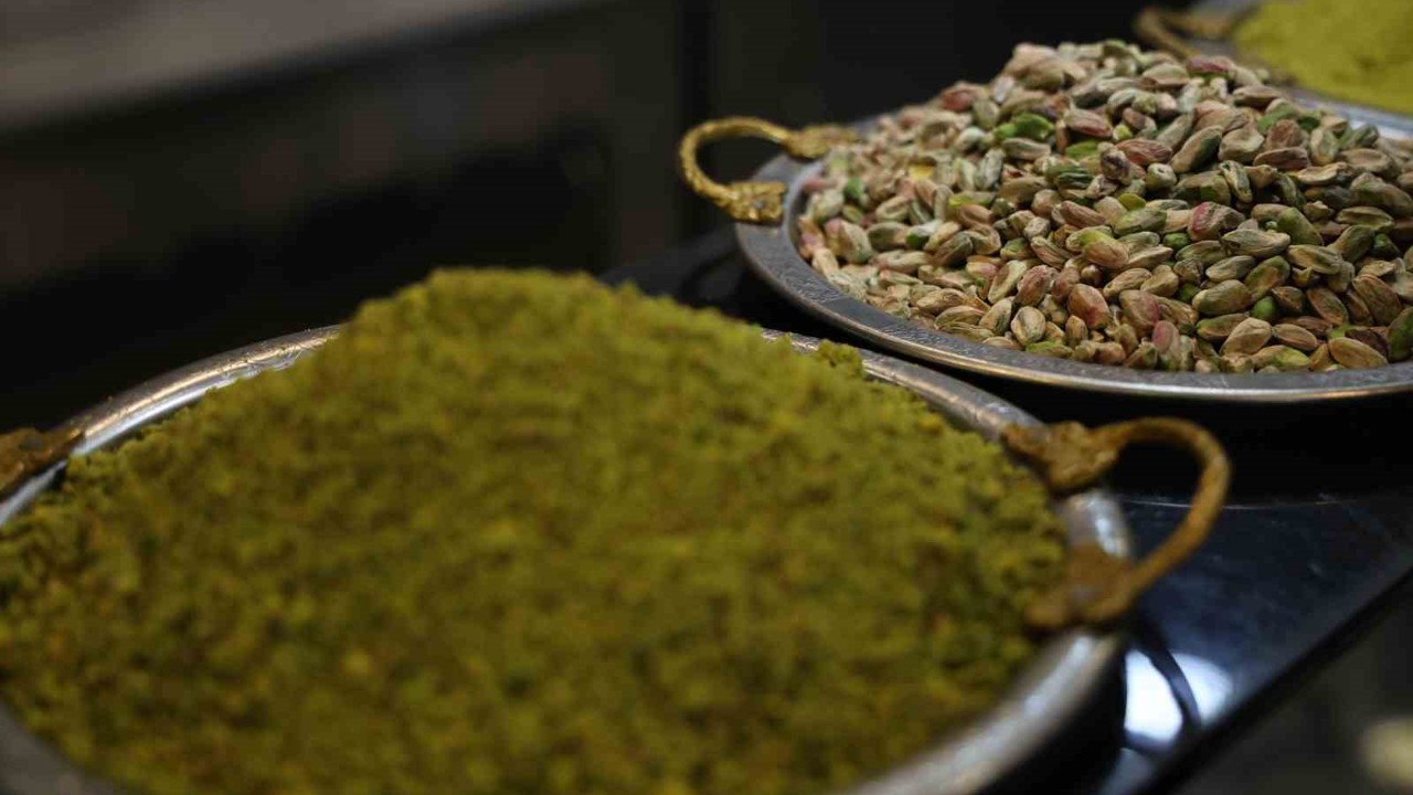 Uzmanından ‘ucuz tatlı’ uyarısı: Yer fıstığı ve kabak çekirdeğini fıstık diye satıyorlar
