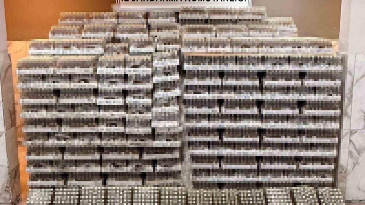 Antalya’da otelin 2 deposunda 5 bin litre kaçak ve sahte içki ele geçirildi
