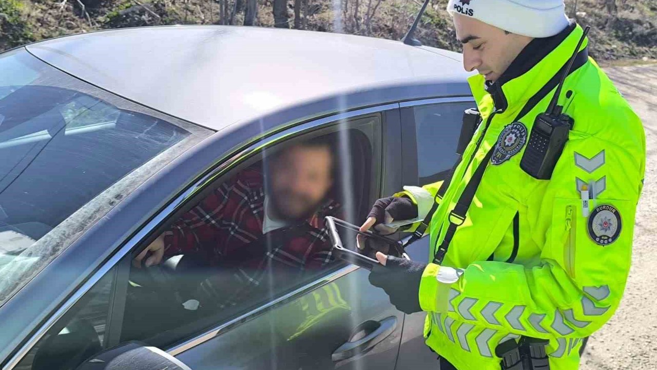 Burdur’da emniyet kemeri denetimi: 119 araç ve sürücüsüne ceza
