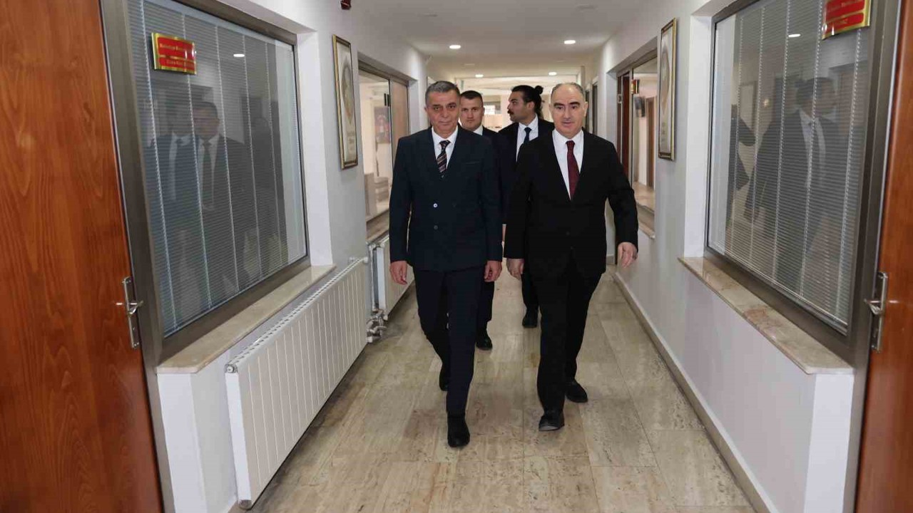 Vali Özkan ve Başkan Şimşek yatırımlar hakkında fikir alışverişi yaptı
